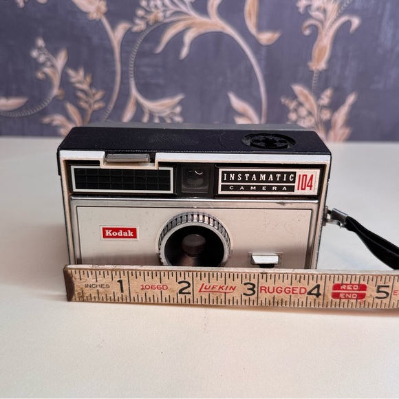 Vintage Estate 1960's Kodak Instamatic 104 Camera with Wrist Strap UNTESTED - Picture 8 of 13